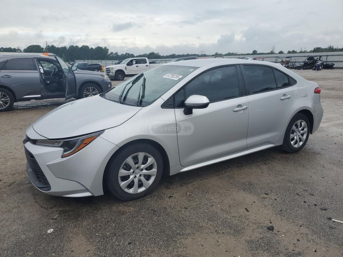 Toyota LE 4dr Sedan CVT — миниатюра 1