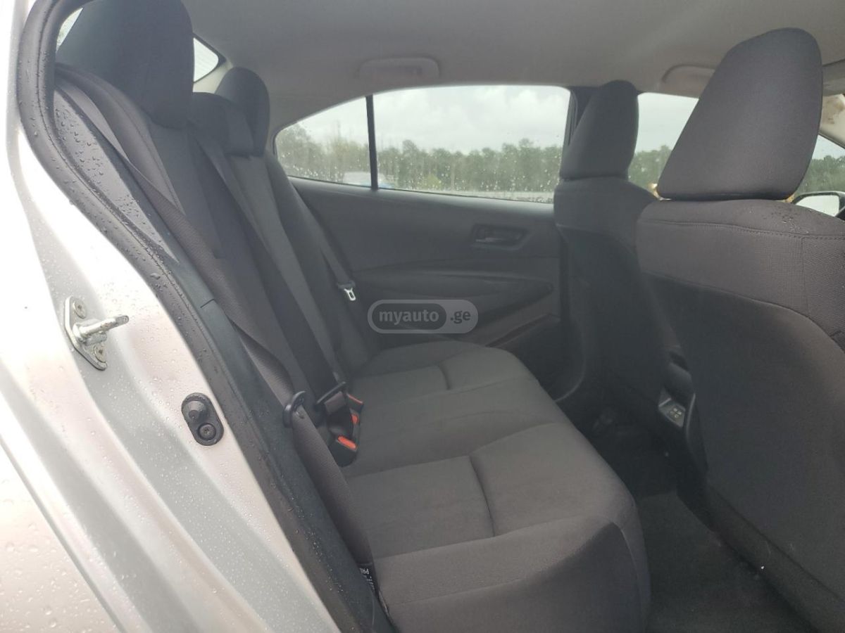 Toyota LE 4dr Sedan CVT — миниатюра 8