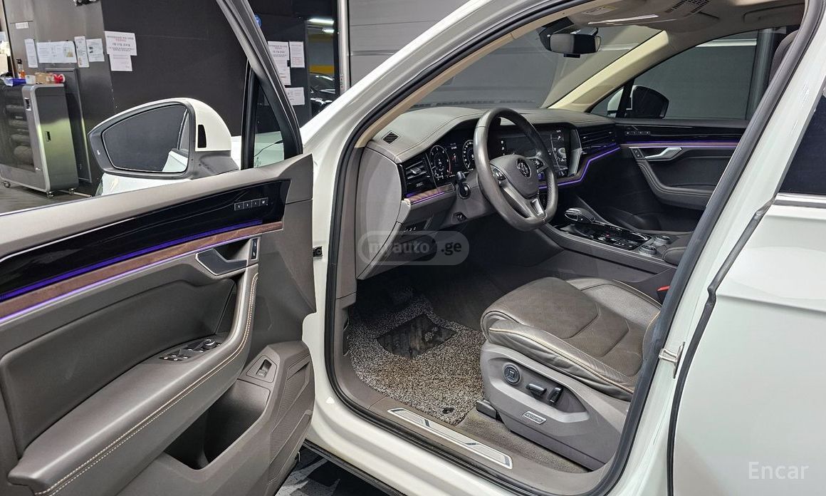 Volkswagen Touareg - фото 11