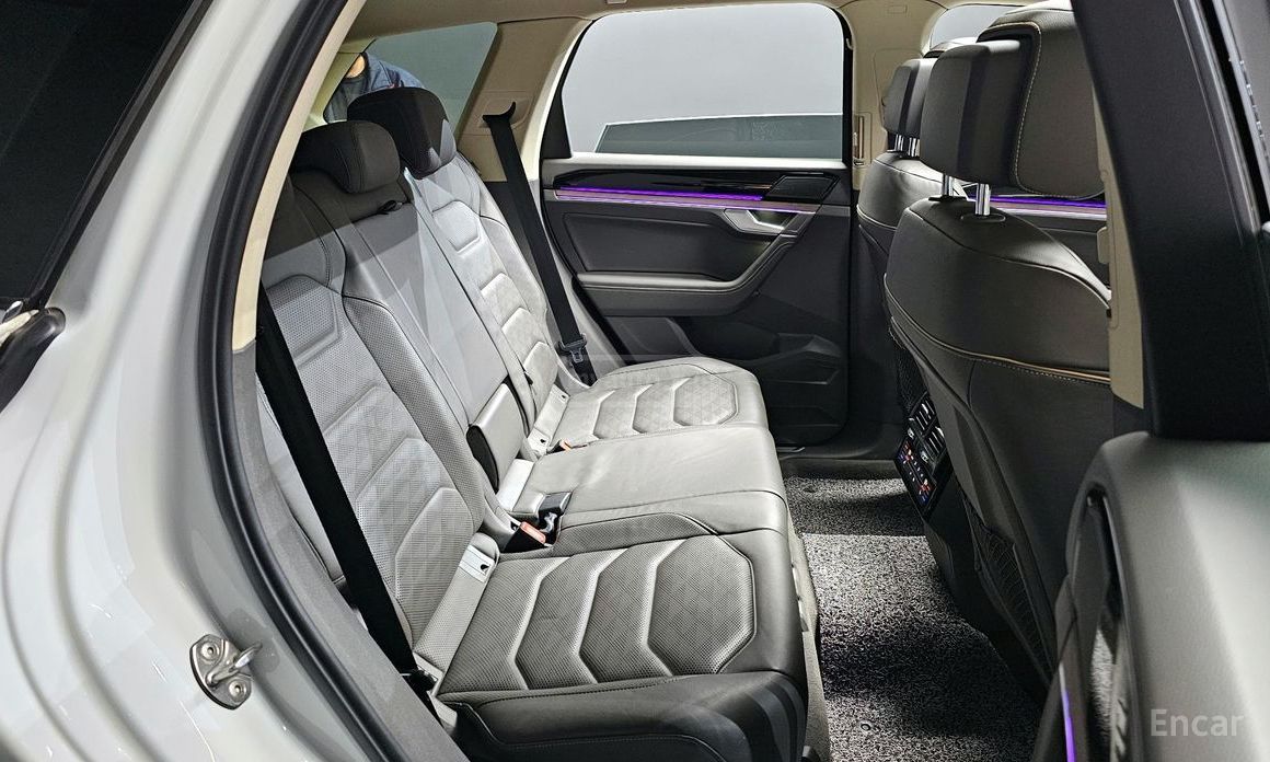 Volkswagen Touareg - фото 12