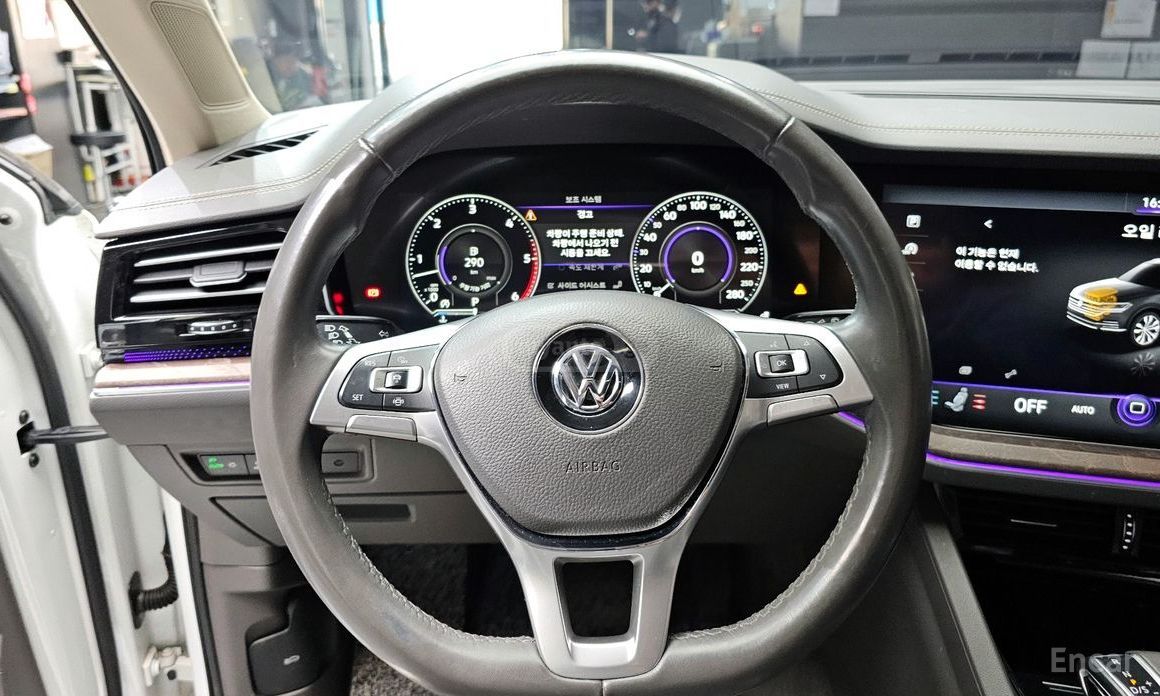 Volkswagen Touareg - фото 13