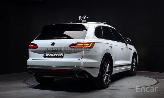 Volkswagen Touareg - фото 2