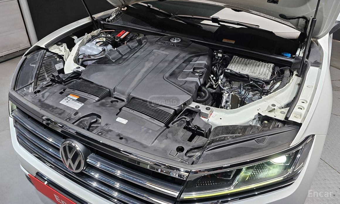 Volkswagen Touareg - фото 6