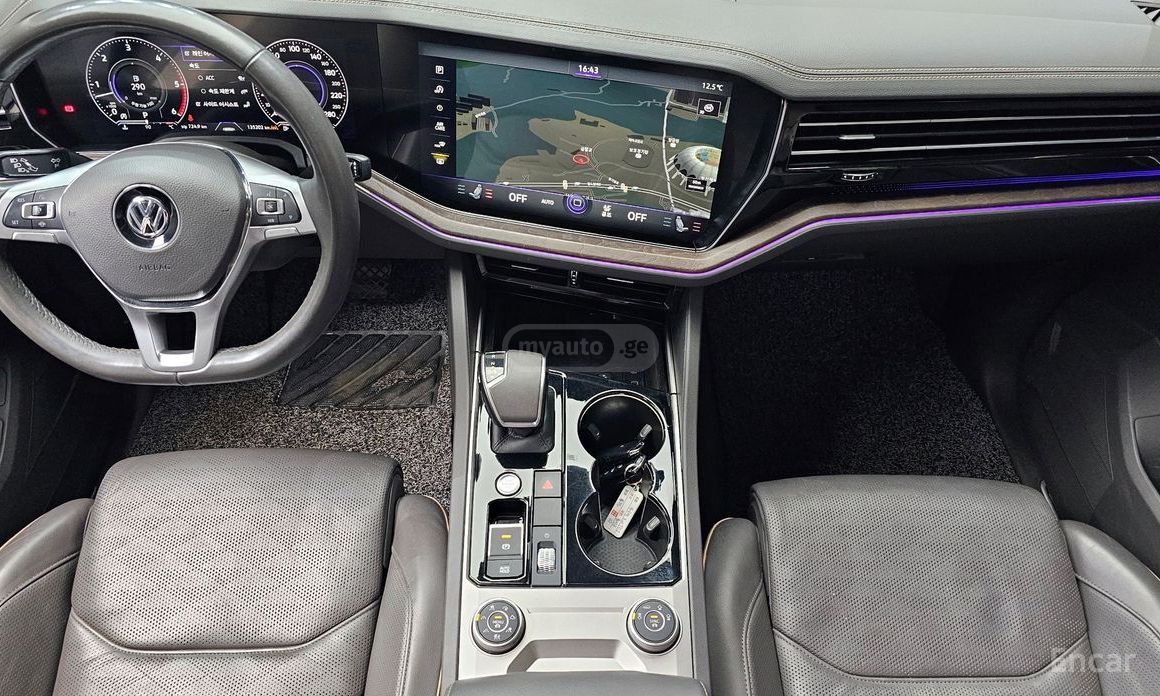 Volkswagen Touareg - фото 7