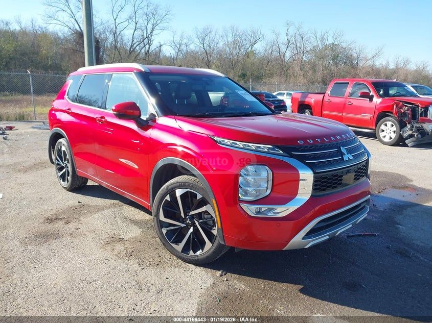 Mitsubishi Outlander - фото 1