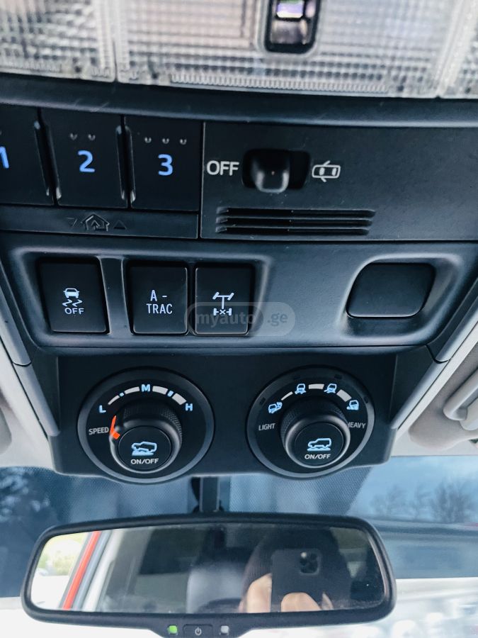 Toyota 4Runner - фото 11
