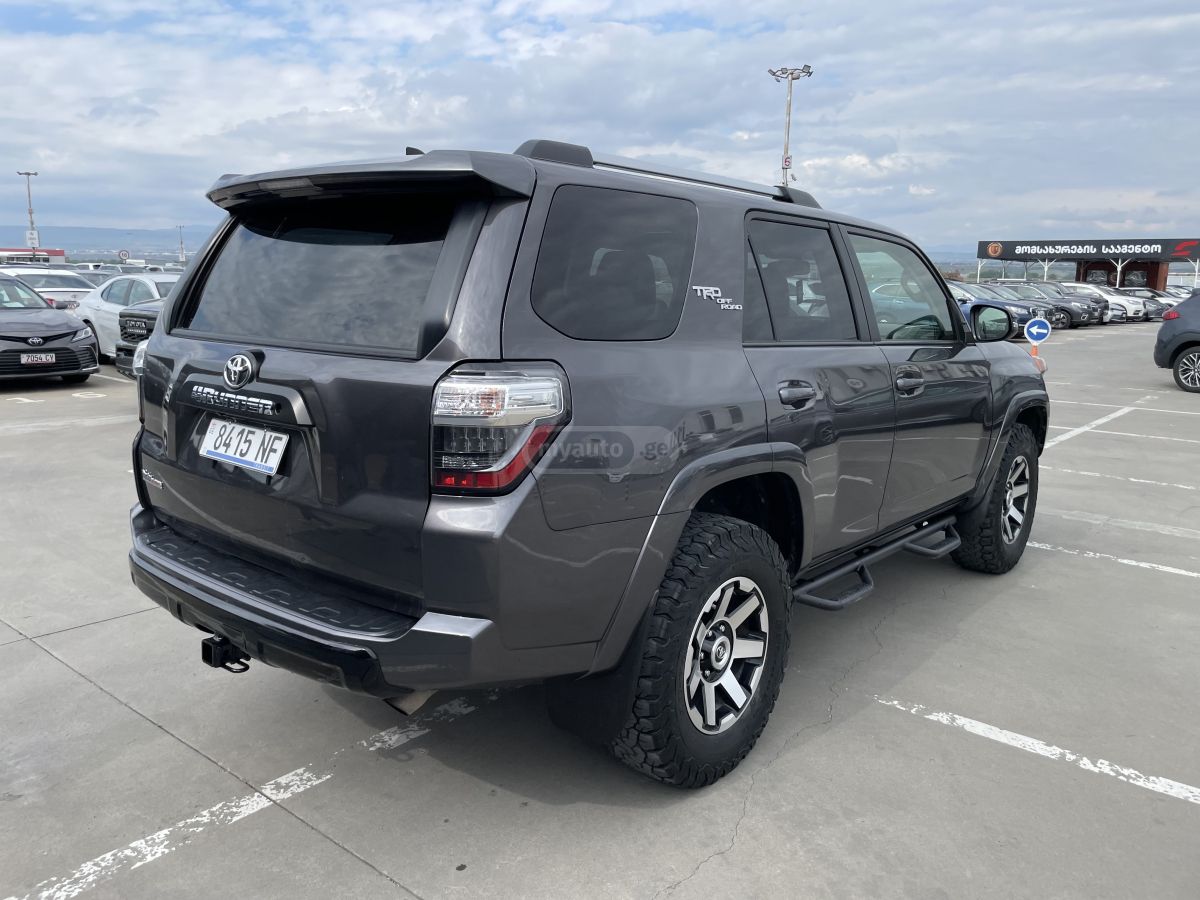 Toyota 4Runner - фото 6