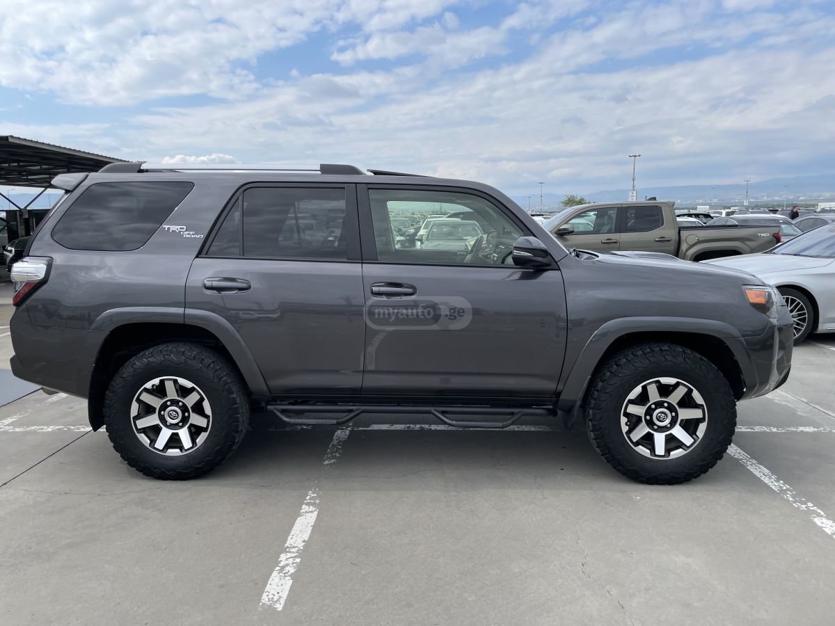 Toyota 4Runner - фото 7