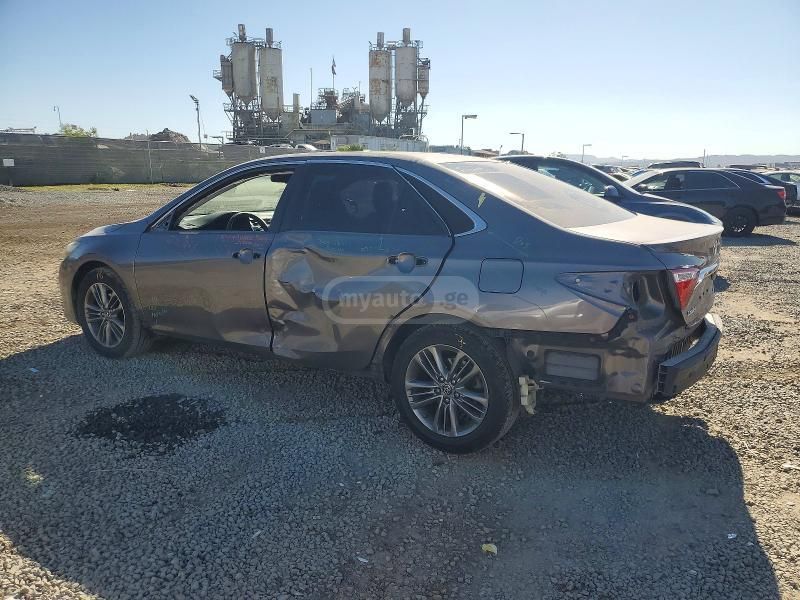 Toyota Camry - фото 2