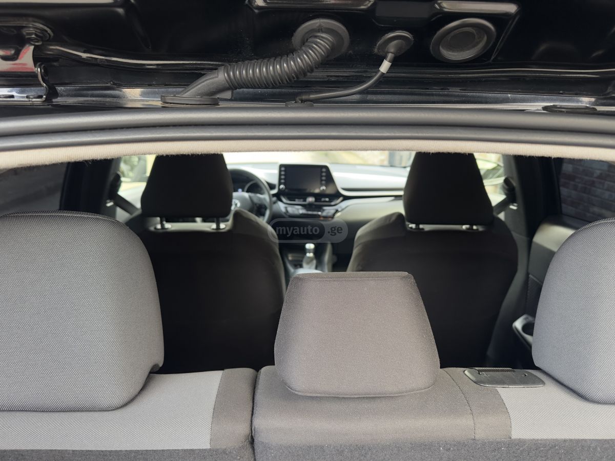 Toyota LE 4dr Front-Wheel Drive Sport — миниатюра 7