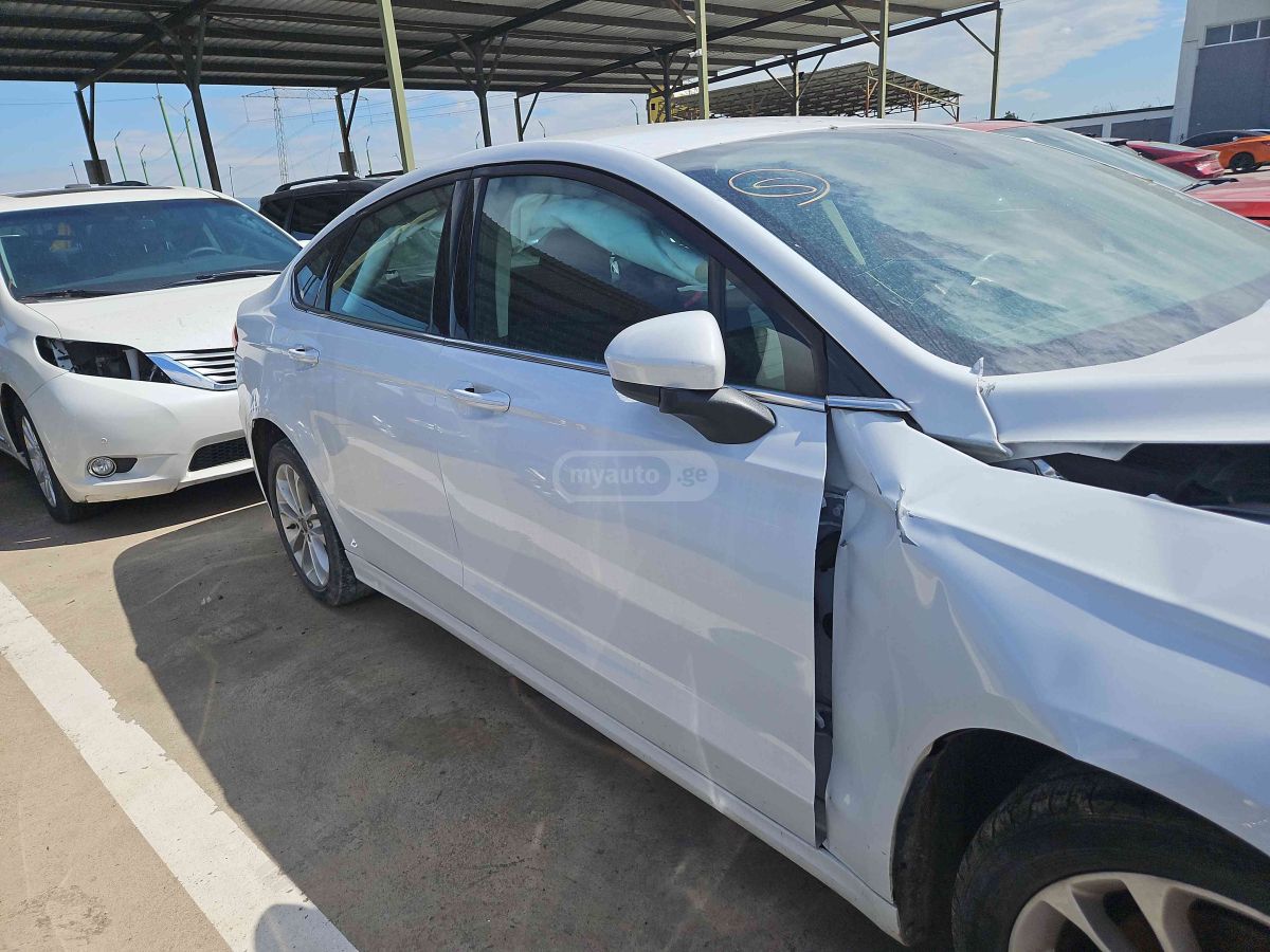 Ford Fusion - фото 7