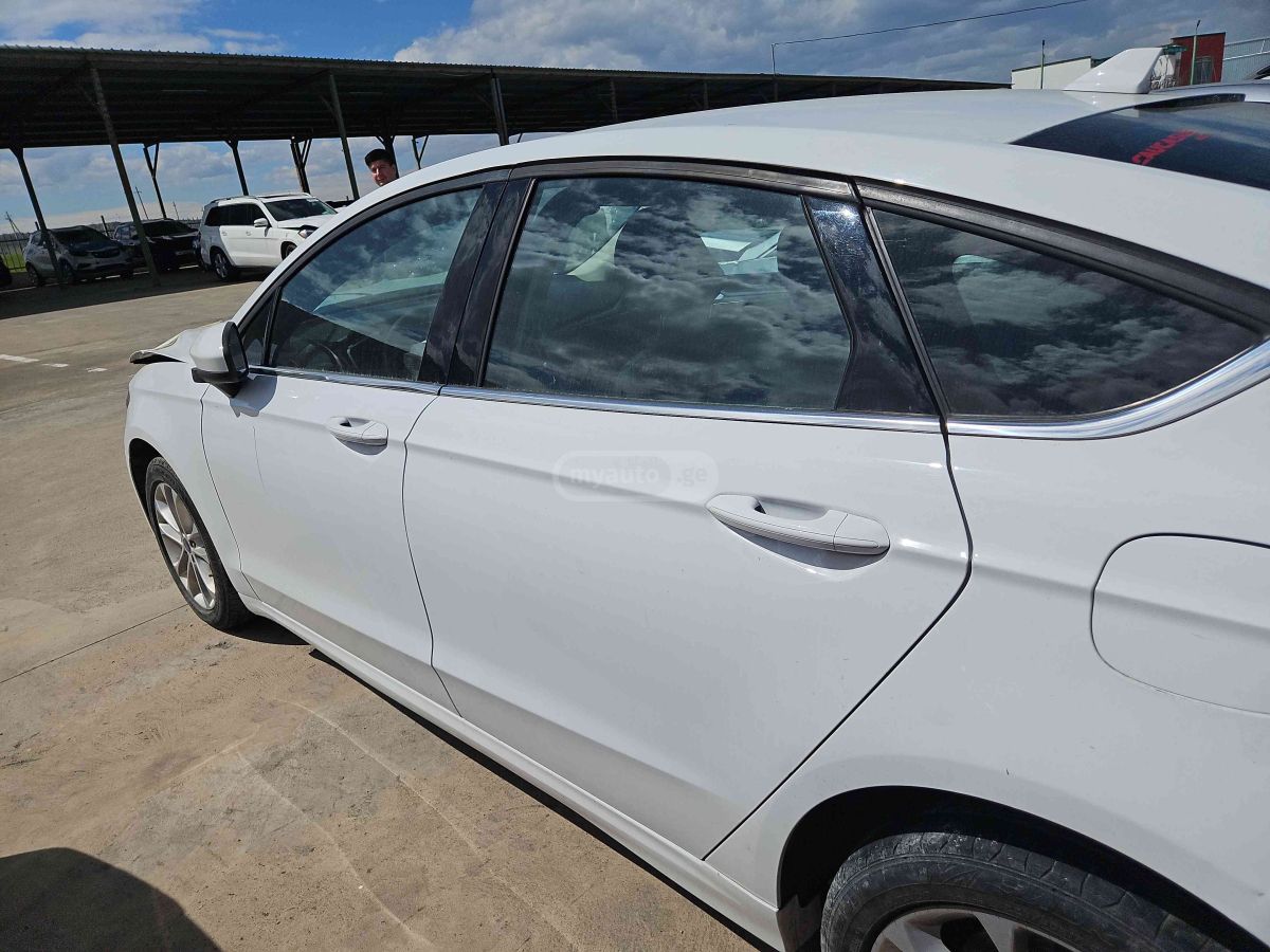 Ford Fusion - фото 9