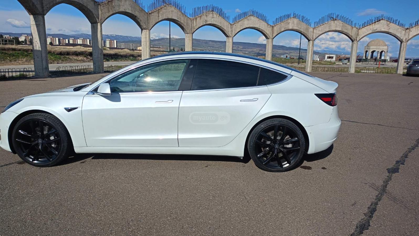 Tesla Model 3 - фото 15