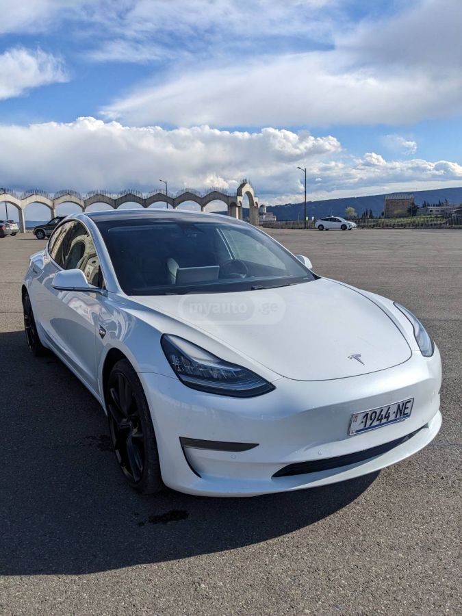 Tesla Model 3 - фото 2
