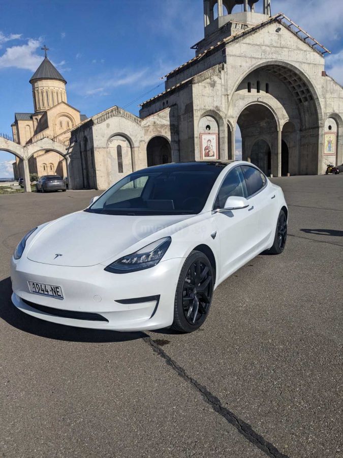 Tesla Model 3 - фото 3