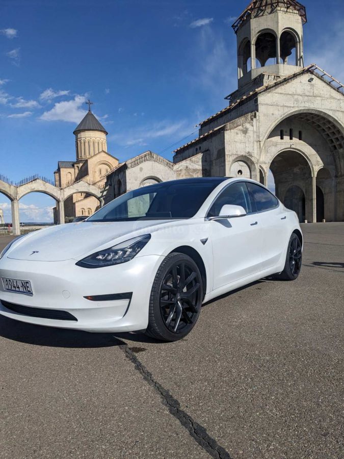 Tesla Model 3 - фото 4