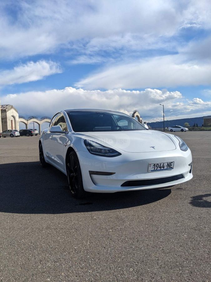 Tesla Model 3 - фото 6