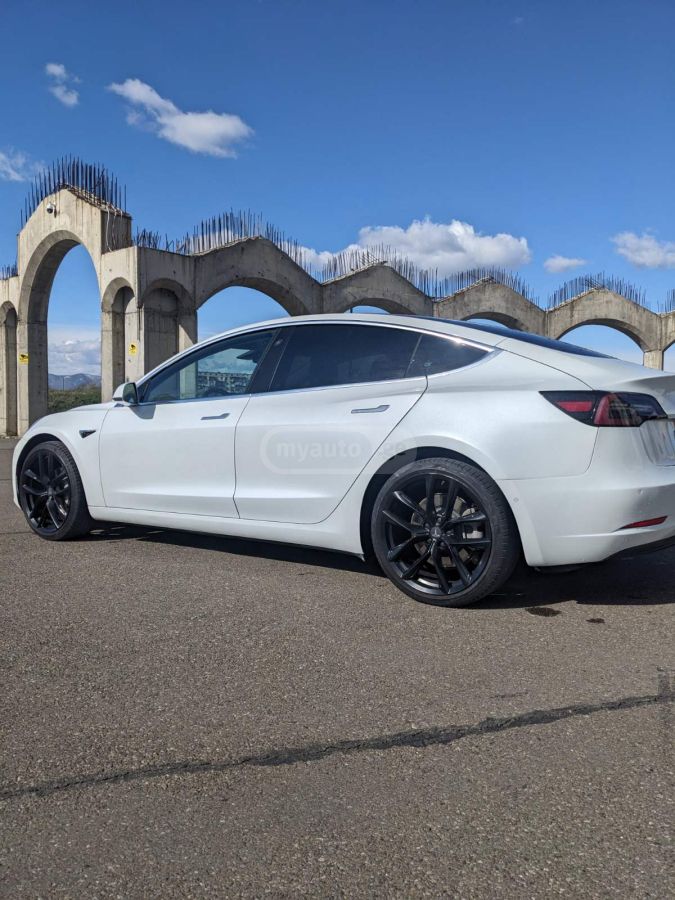 Tesla Model 3 - фото 7