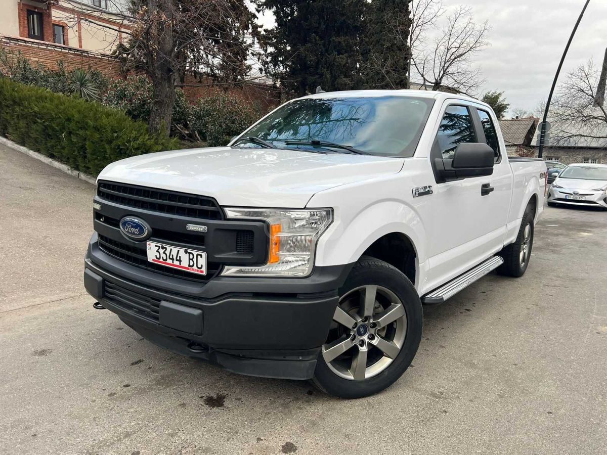 Ford F150 - фото 1