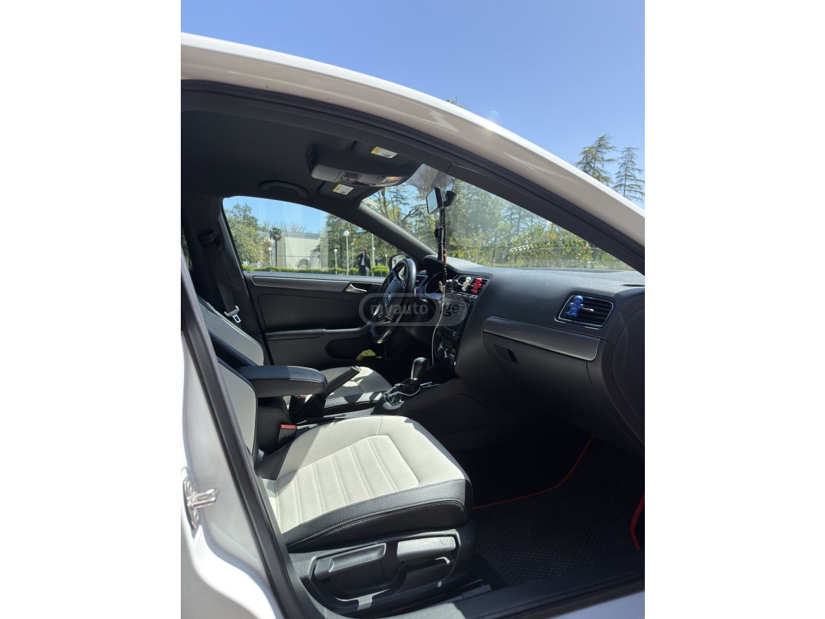 Volkswagen Jetta - фото 7