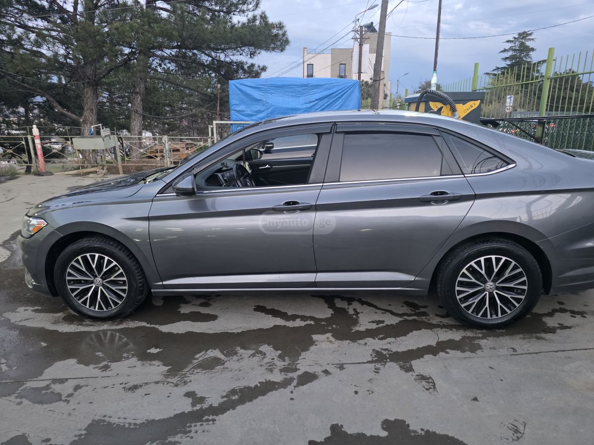 Volkswagen Jetta - фото 2