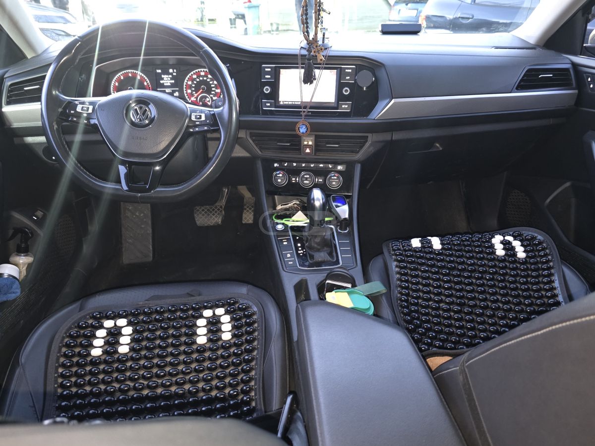 Volkswagen Jetta - фото 6