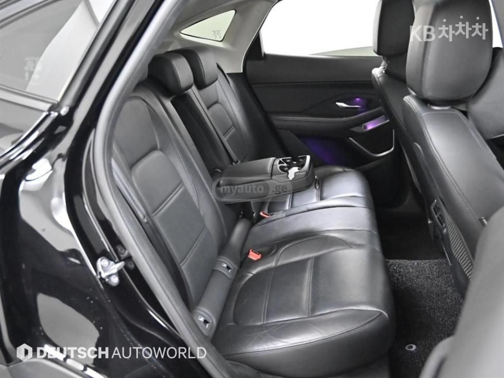 Jaguar E-Pace - фото 11