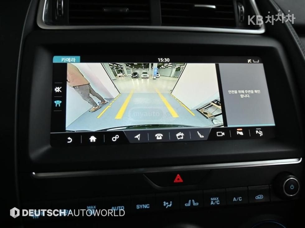 Jaguar E-Pace - фото 12