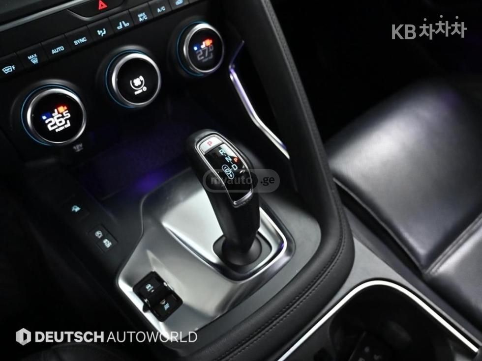 Jaguar E-Pace - фото 8