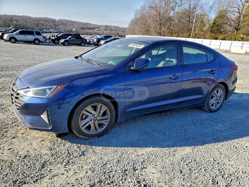 Hyundai Elantra - фото 1