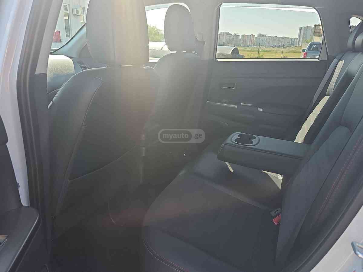 Mitsubishi Mitsubishi Outlander — миниатюра 7