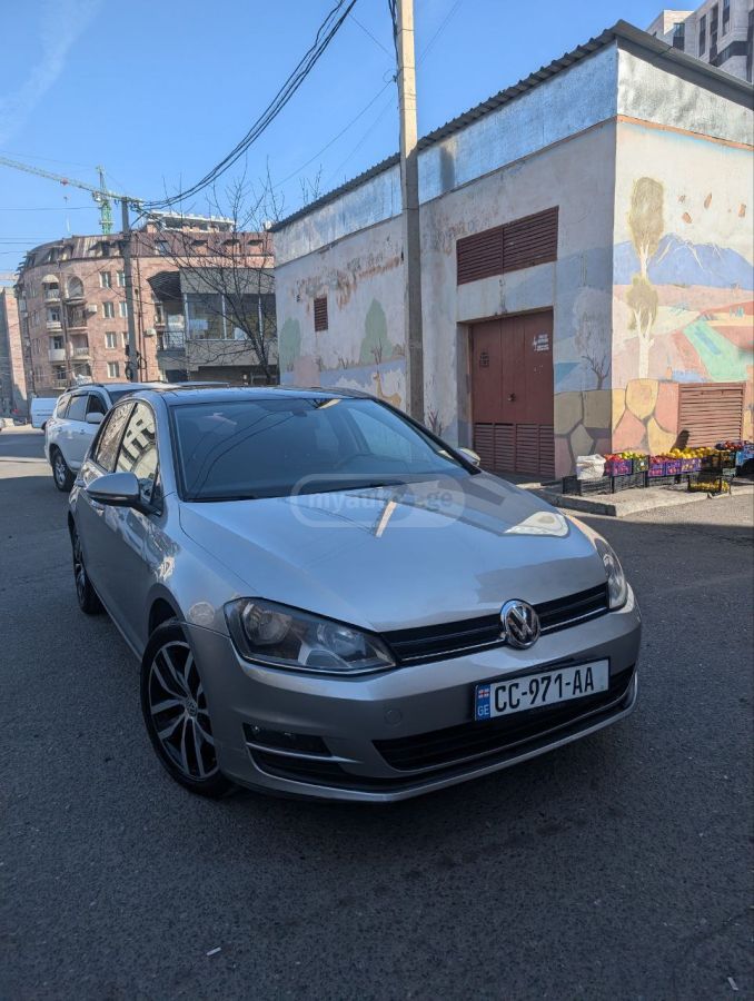 Volkswagen Golf - фото 1