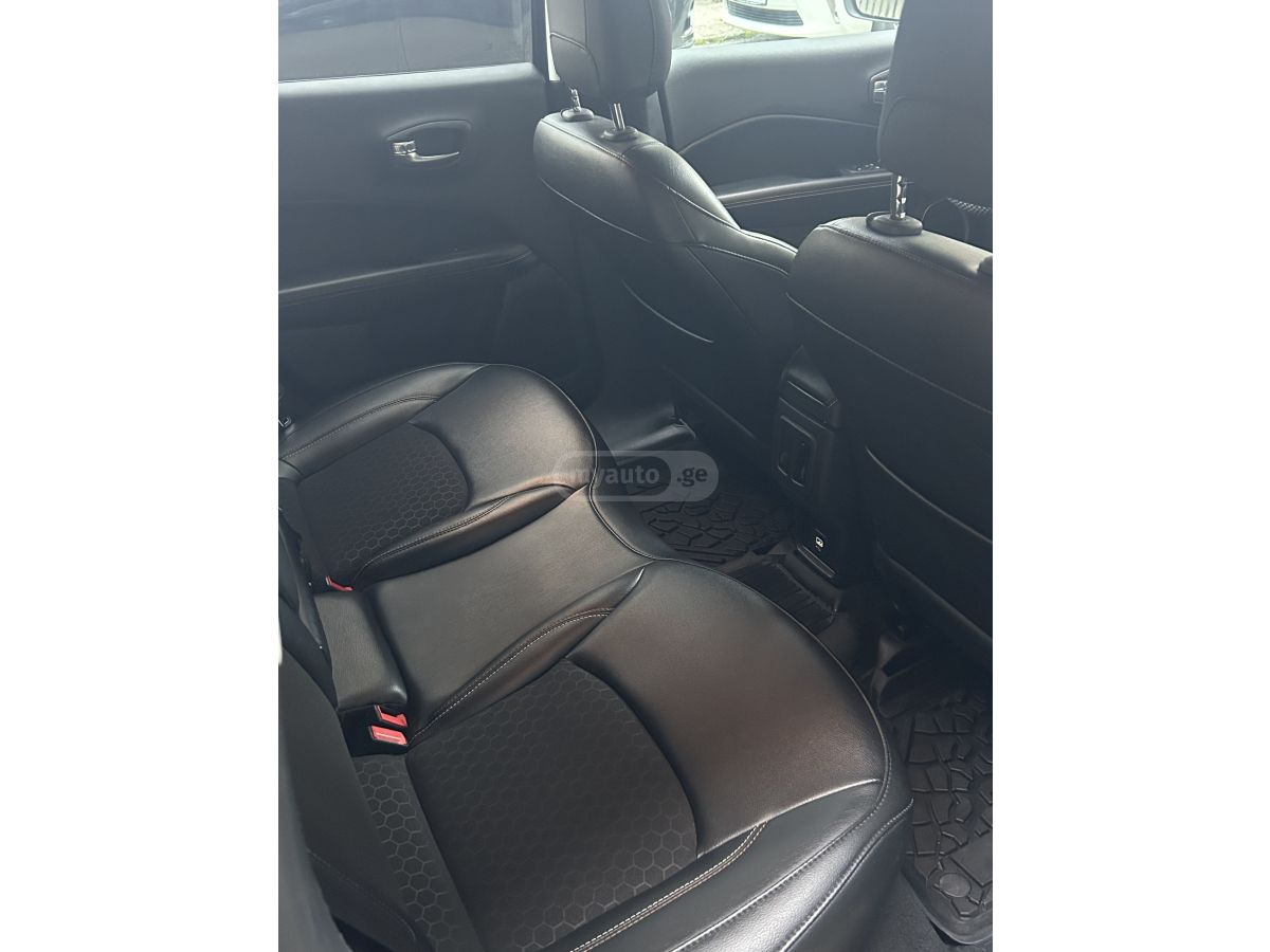 Jeep Compass - фото 6