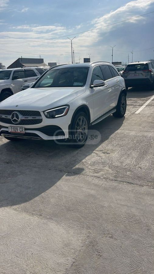 Mercedes-Benz GLC 300 - фото 1