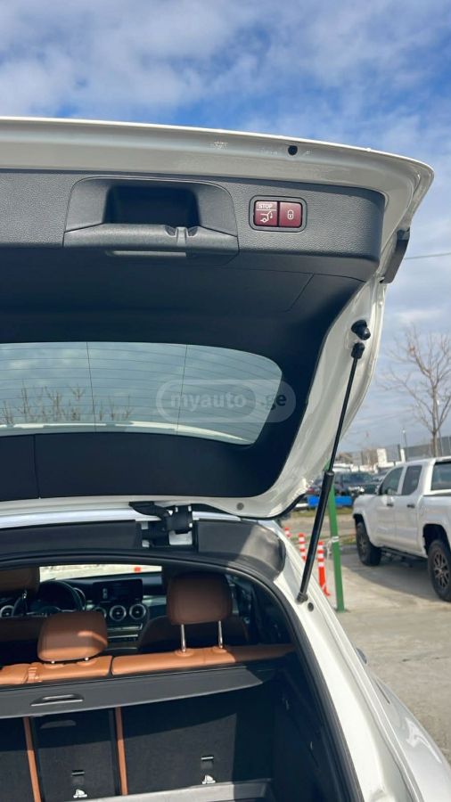 Mercedes-Benz Base GLC 300 4dr All-Wheel Dri — миниатюра 11