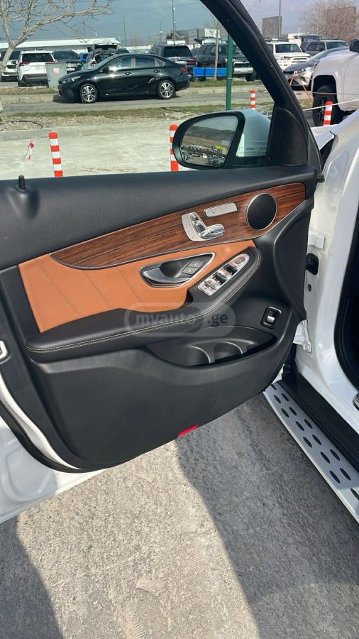 Mercedes-Benz Base GLC 300 4dr All-Wheel Dri — миниатюра 6