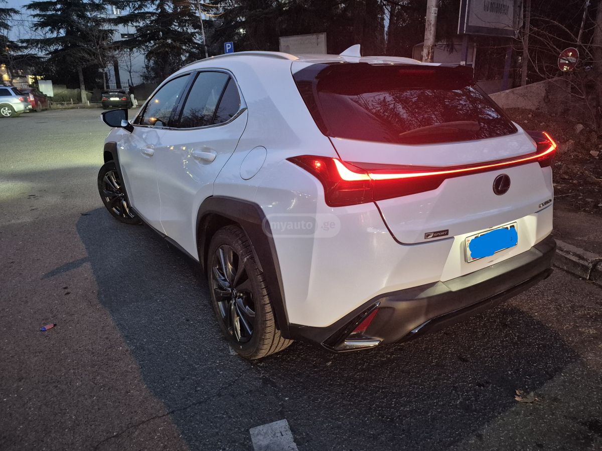 Lexus UX 250 h - фото 4