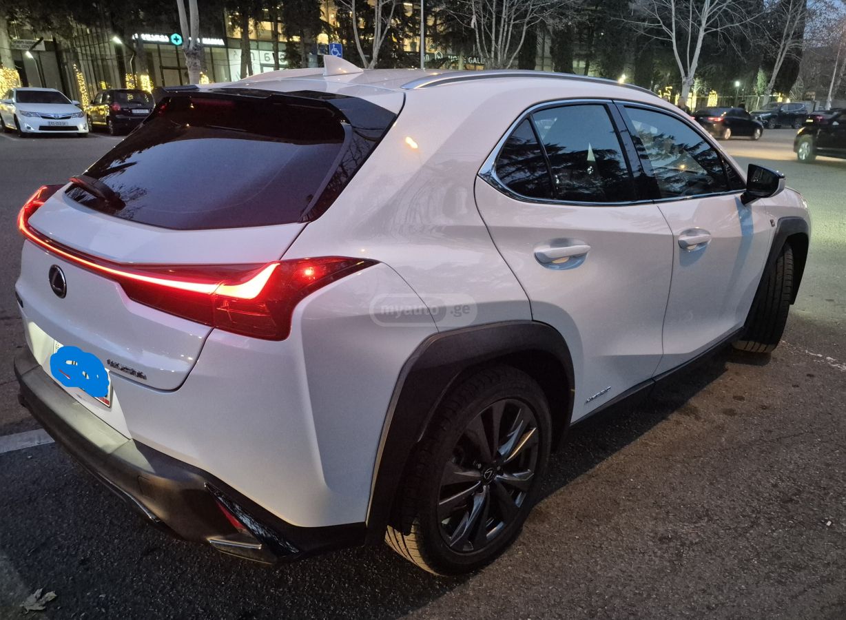 Lexus UX 250 h - фото 5