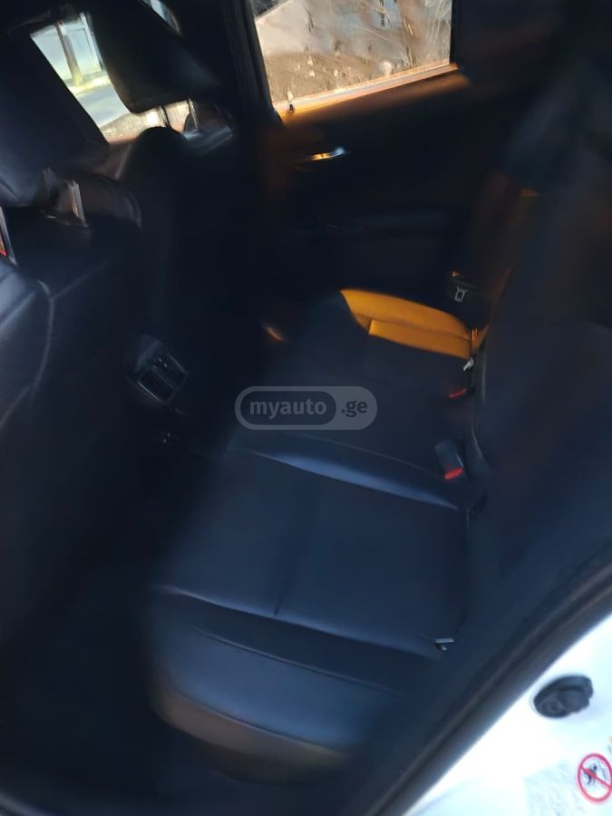 Lexus UX 250 h - фото 9