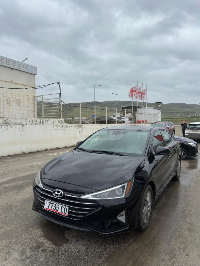 Hyundai Elantra - фото 2