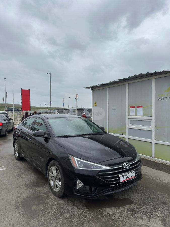 Hyundai Elantra - фото 3