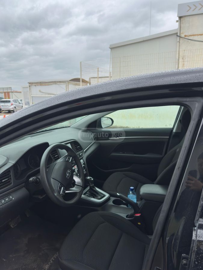 Hyundai Elantra - фото 4