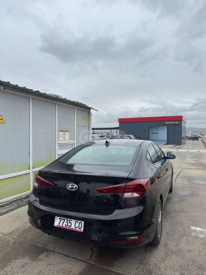 Hyundai Elantra - фото 8