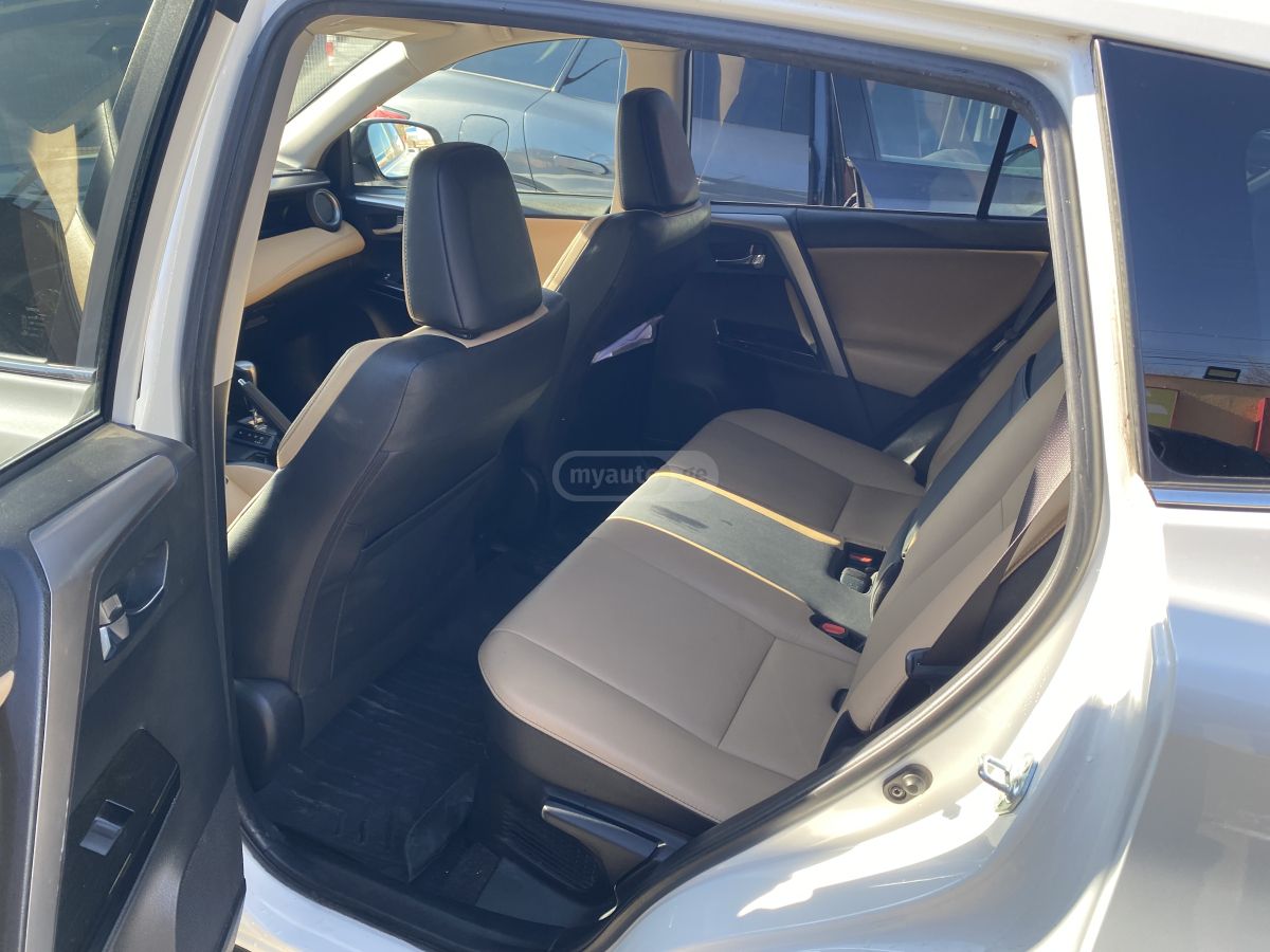 Toyota RAV 4 - фото 7