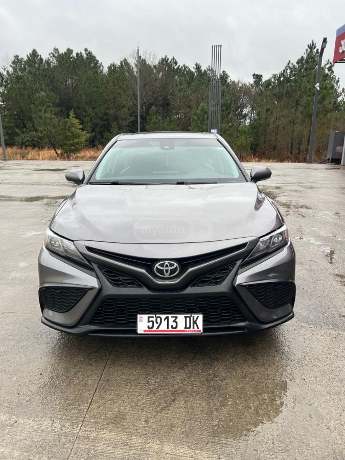 Toyota Camry - фото 1