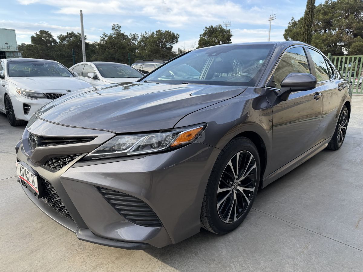 Toyota Camry - фото 2
