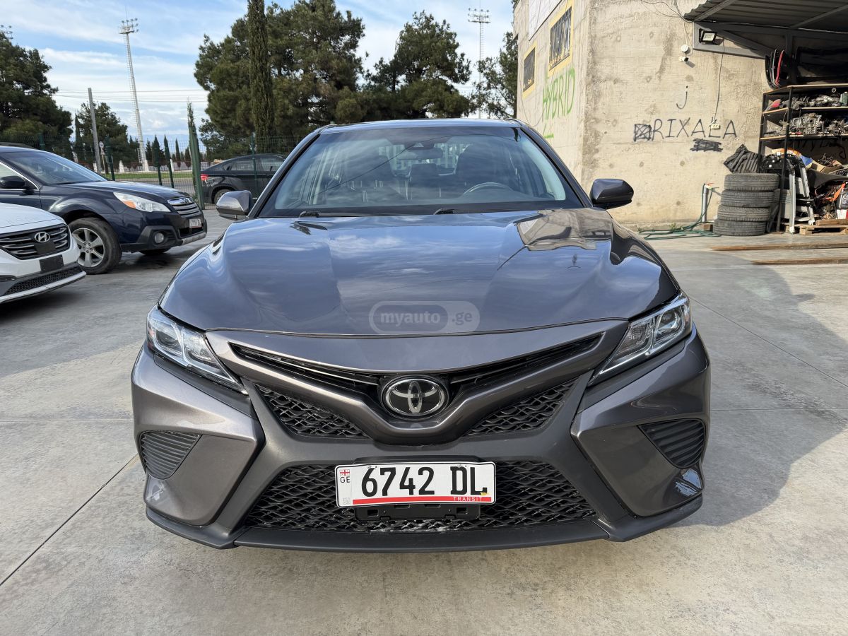 Toyota Camry - фото 3