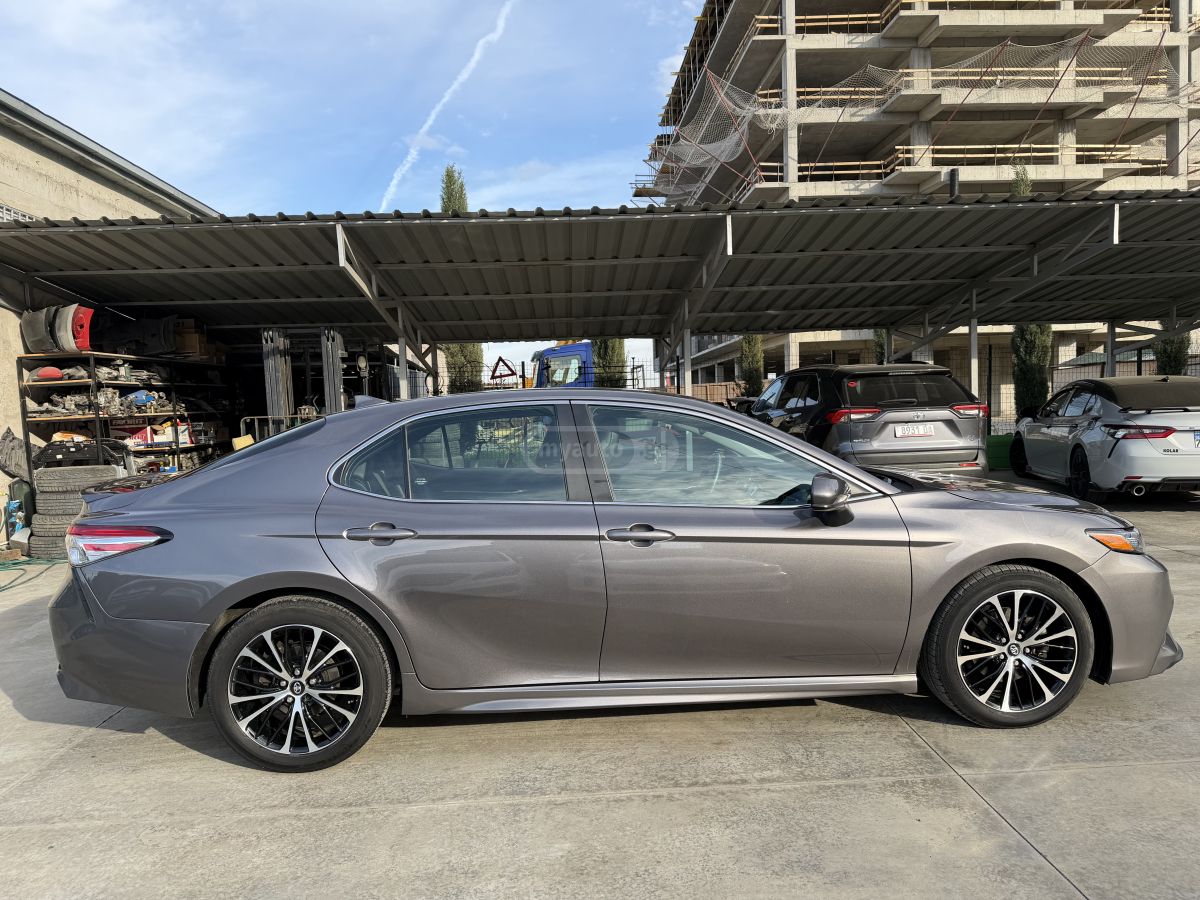 Toyota Camry - фото 4