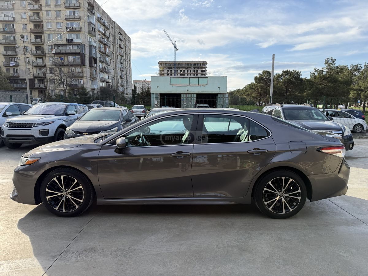 Toyota Camry - фото 5