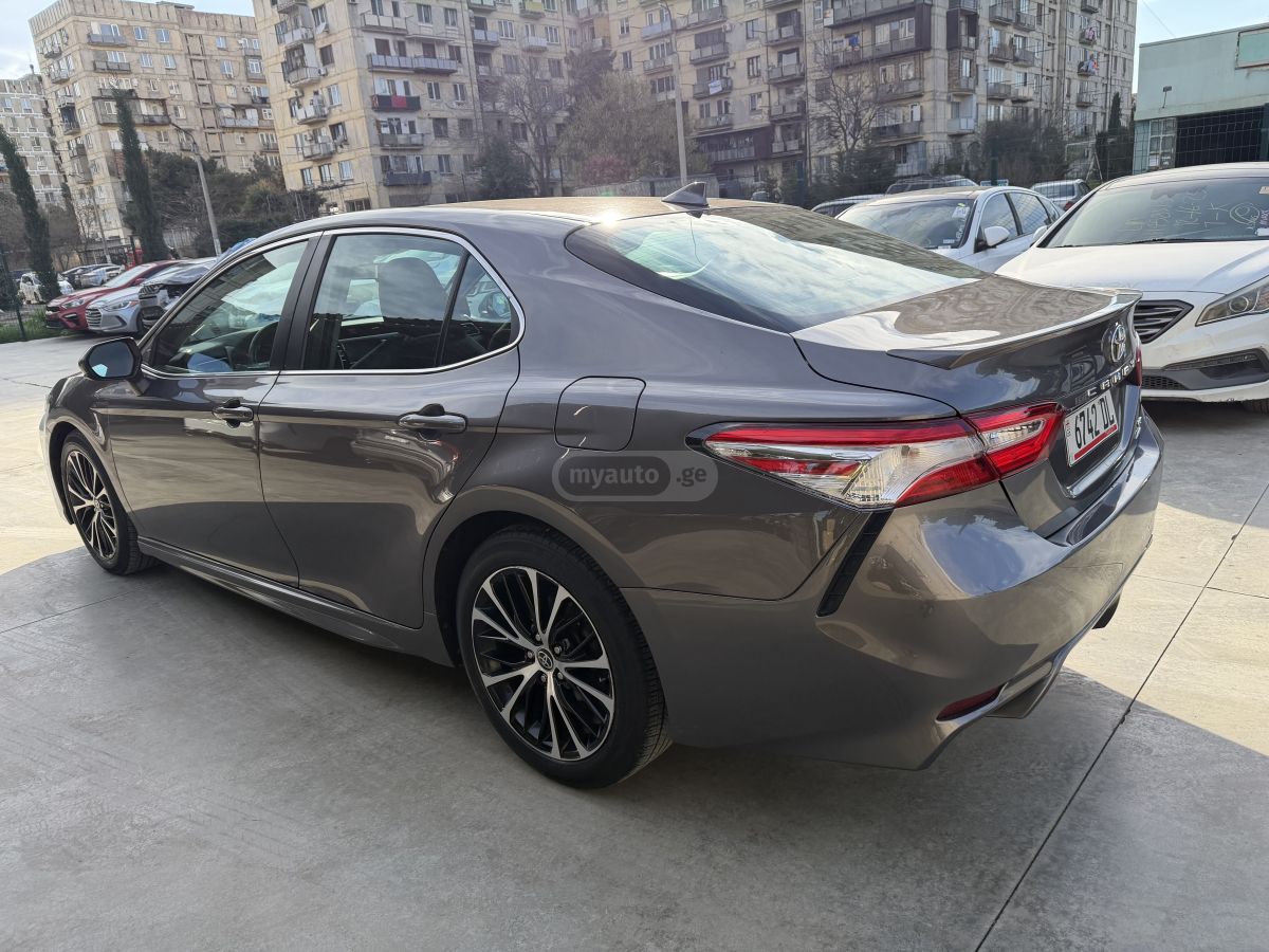 Toyota Camry - фото 6